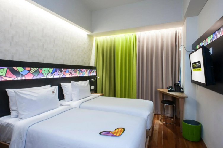 MaxOneHotels at Dharmahusada - Surabaya