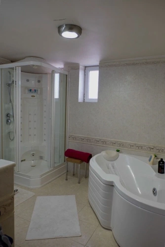 5 Bedrooms Luxury Villa