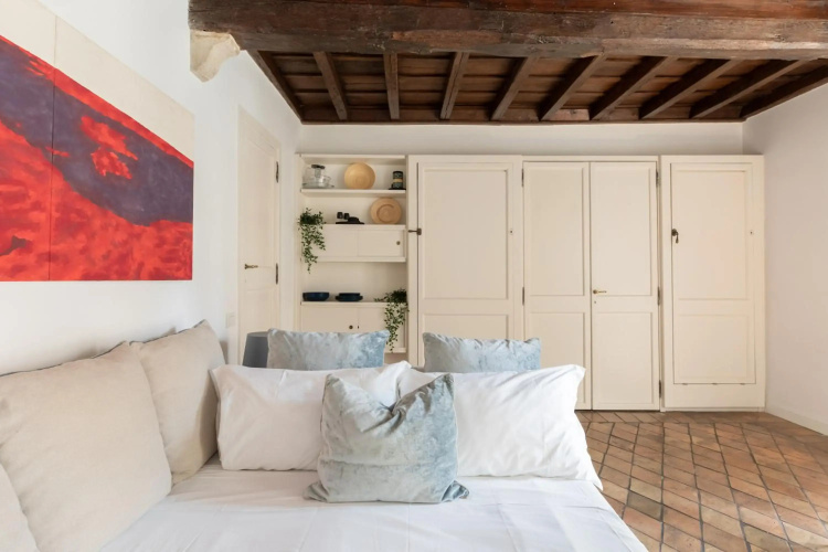 iFlat Navona Bright Studio