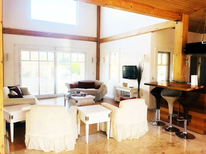 5 Bedrooms Comfort Villa with balcony