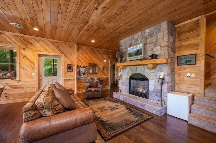 Big Bear Lodge 6 Bedroom Cabin