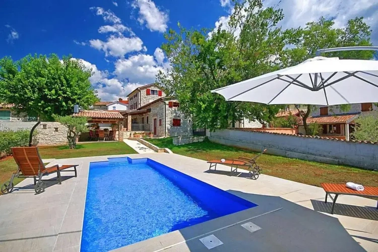 3 Bedrooms Villa