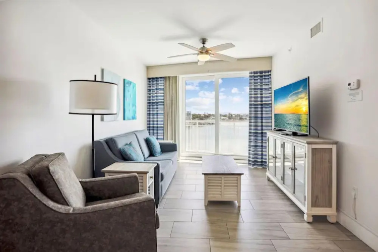 Oceana 305 East