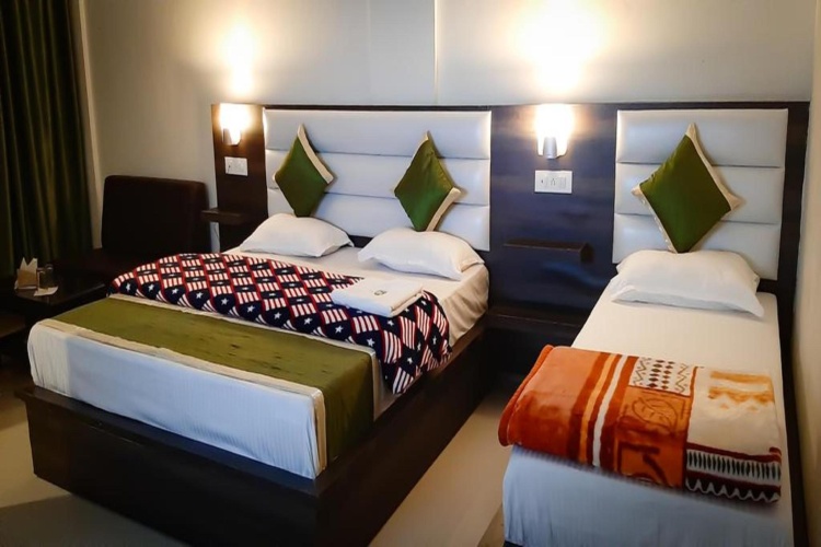Standard Triple room