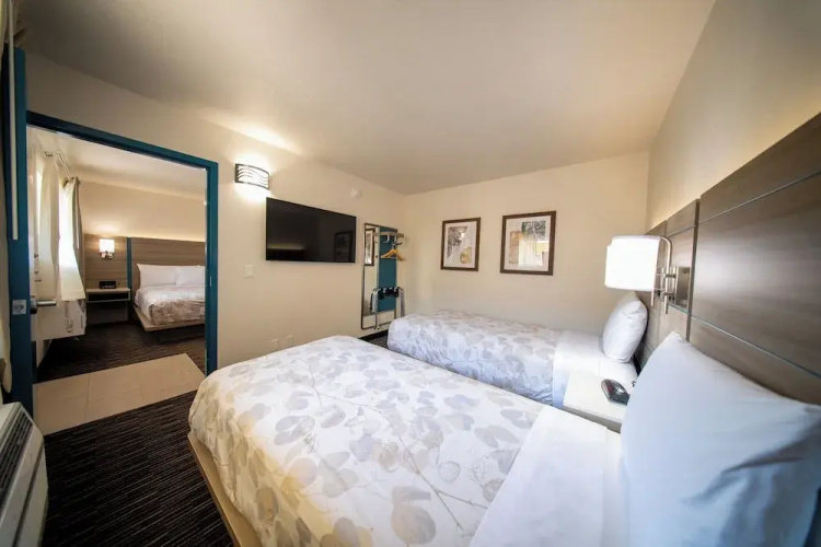 Lemon Heights Inn