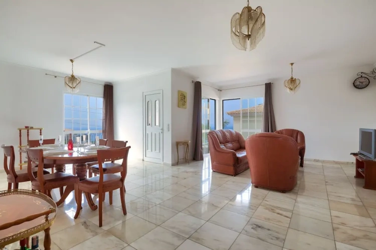 4 Bedrooms Villa with sea view