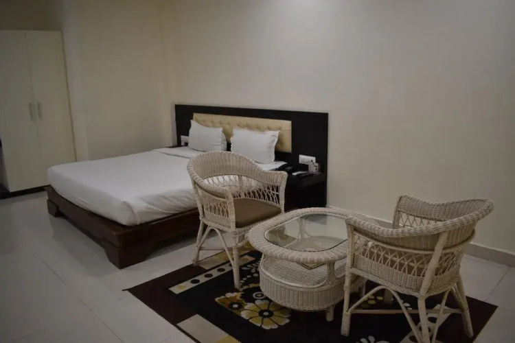 V Hotels