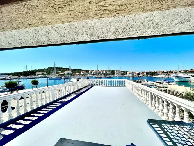 Sea View House for 4