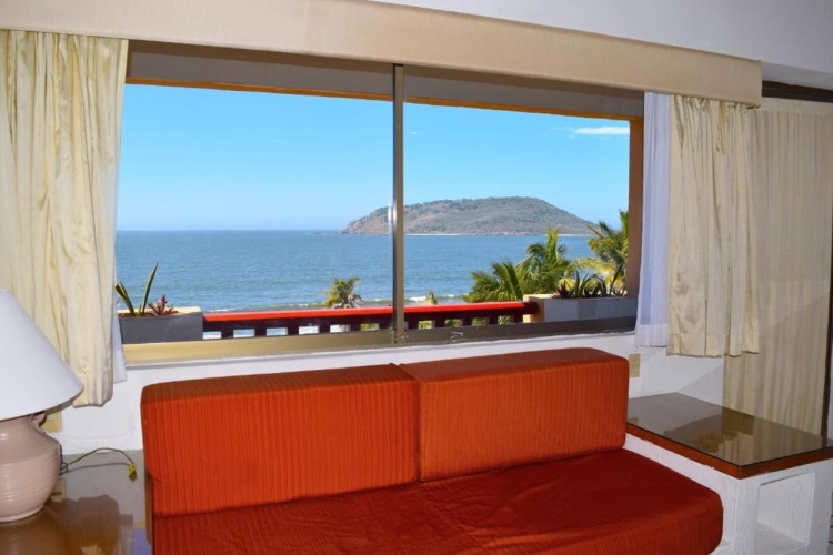 Costa de Oro Beach photo 9