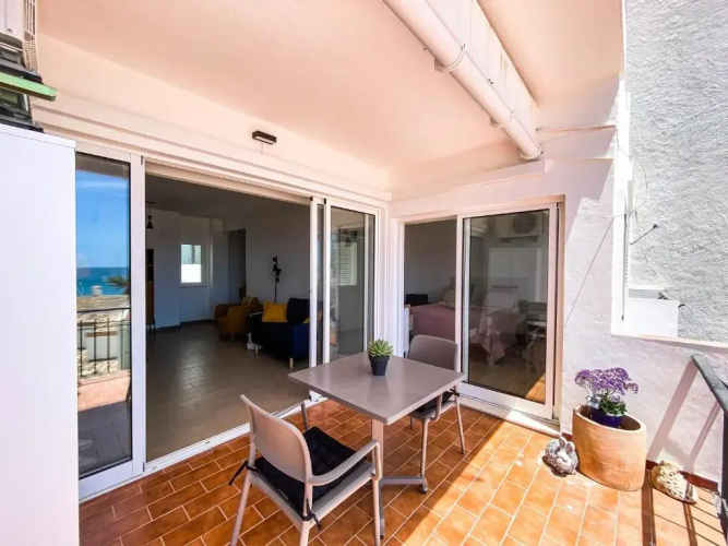 Balcony with Seaview - 1 Bed Apartment