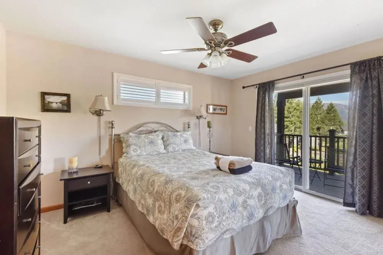 Mule Meadows Classy, Split Level South Tahoe Home!