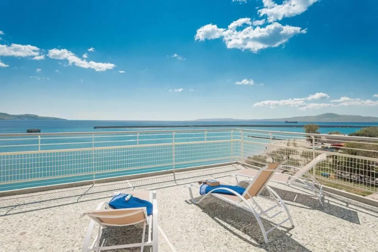 Seafront Penthouse LEO