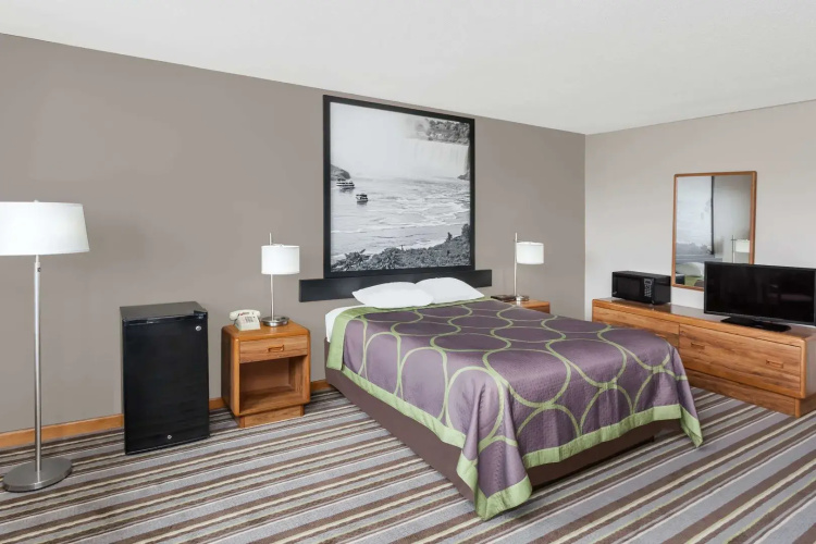 Watseka 24 Inn & Suites