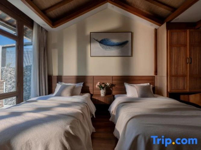 Standard Twin room with balcony and with city view