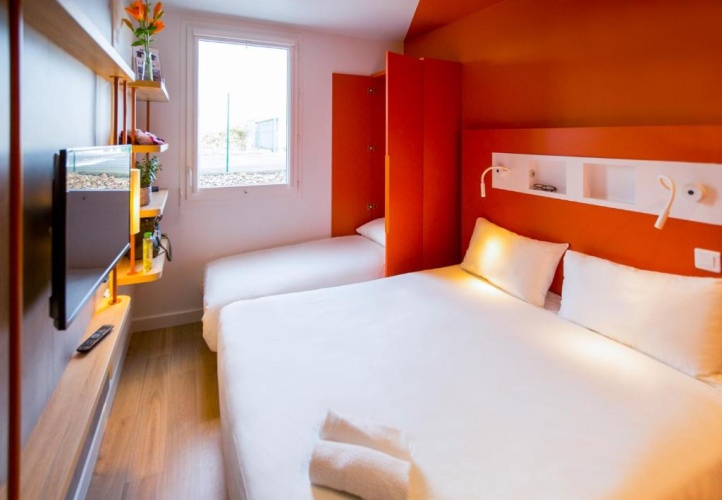 Standard Triple room