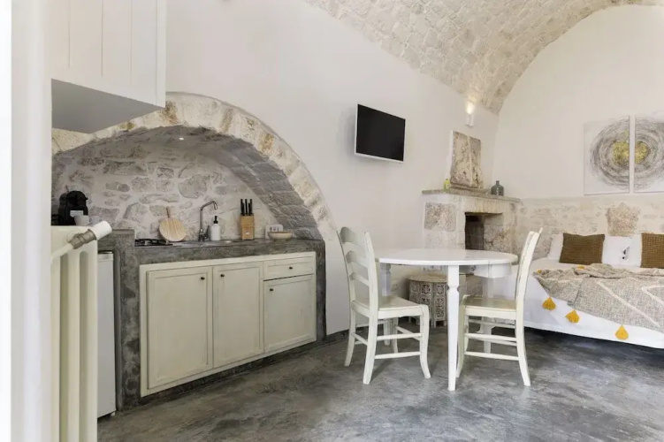 White Studio with Jacuzzi