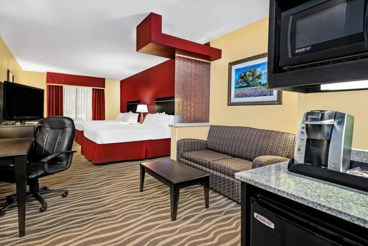Holiday Inn Express & Suites Cotulla by IHG