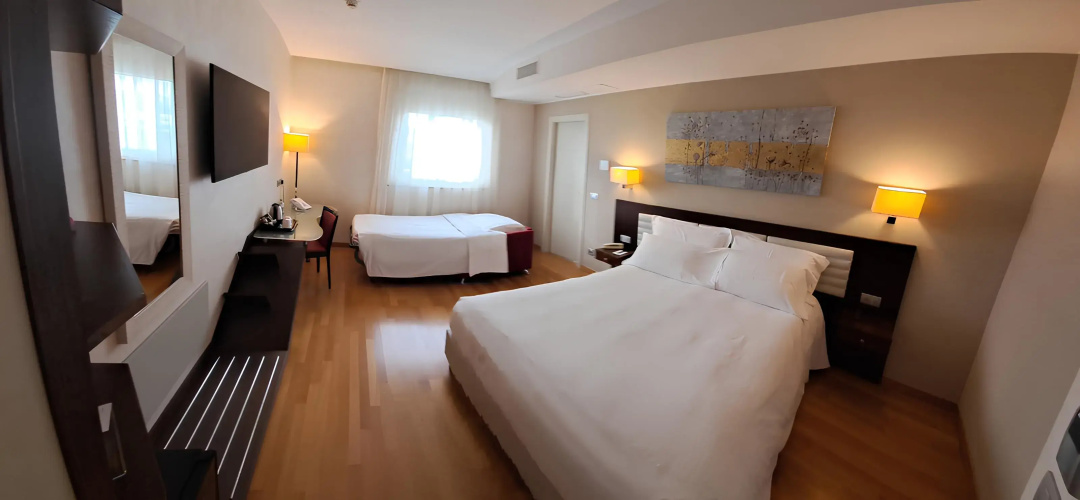 Breaking Business Hotel
