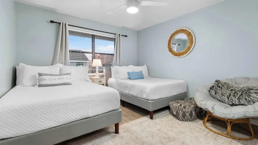 Spacious Family-friendly Retreat Beach Walkable