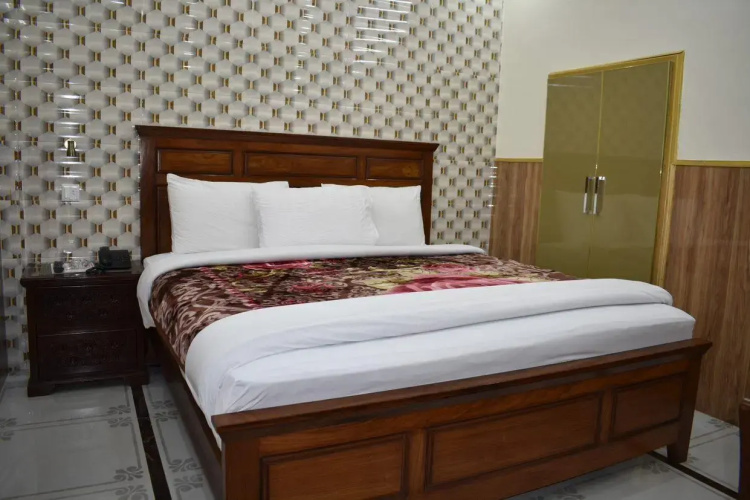 Dream Land Hotel