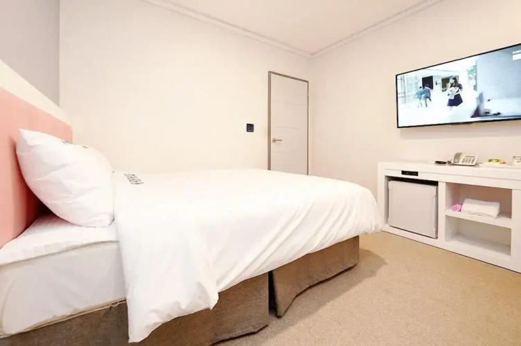 K-Pop Hotel