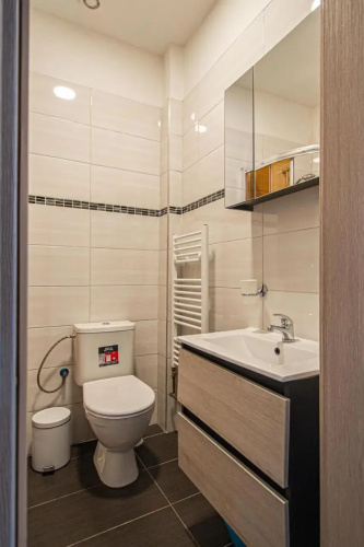 Executive Bright Apt. by Ruterra