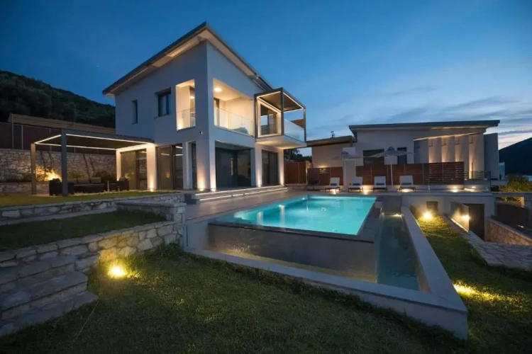 2 Bedrooms Villa