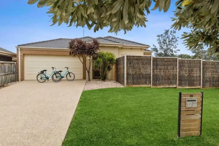 4 Bedrooms Cottage