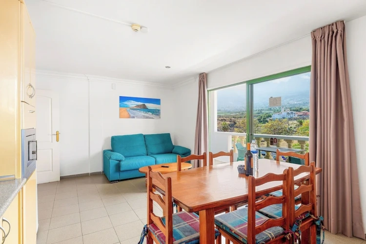 2 Bedrooms Comfort Quadruple Apartment with mountain view