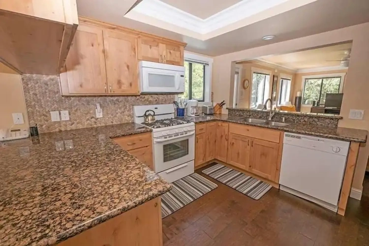 4 Bedrooms Cottage