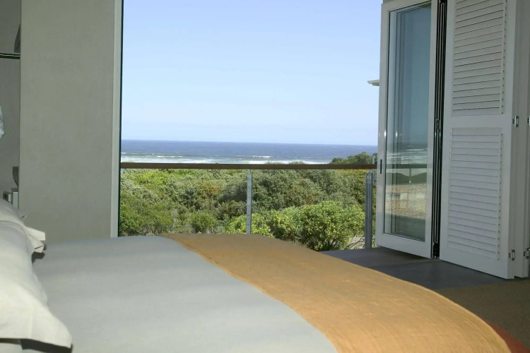 Mosselberg on Grotto Beach