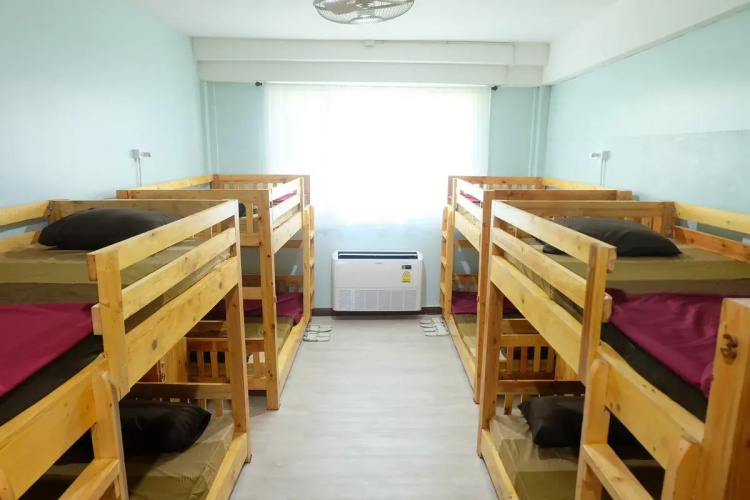 Plearn Hostel