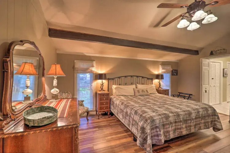 Beech Mountain Escape w/ Mtn Views & Fireplace!