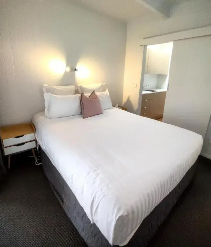 Whispering Sands Motel