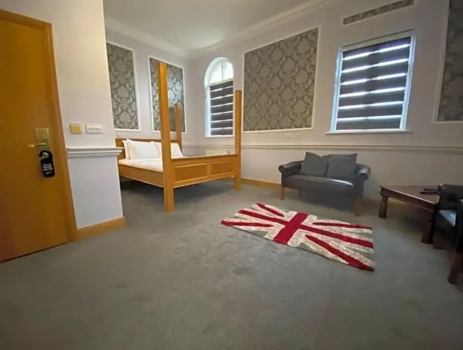 Baylis Park Hotel
