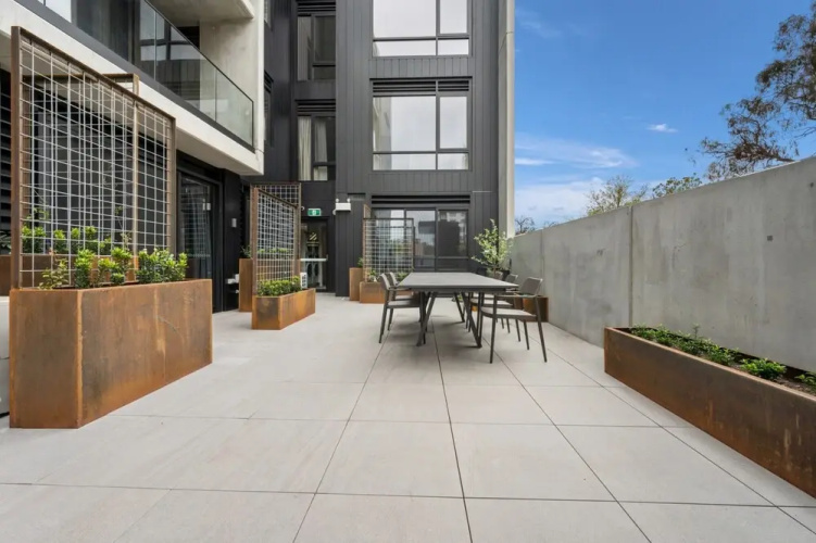 Bright Studio in Braddon With Parking