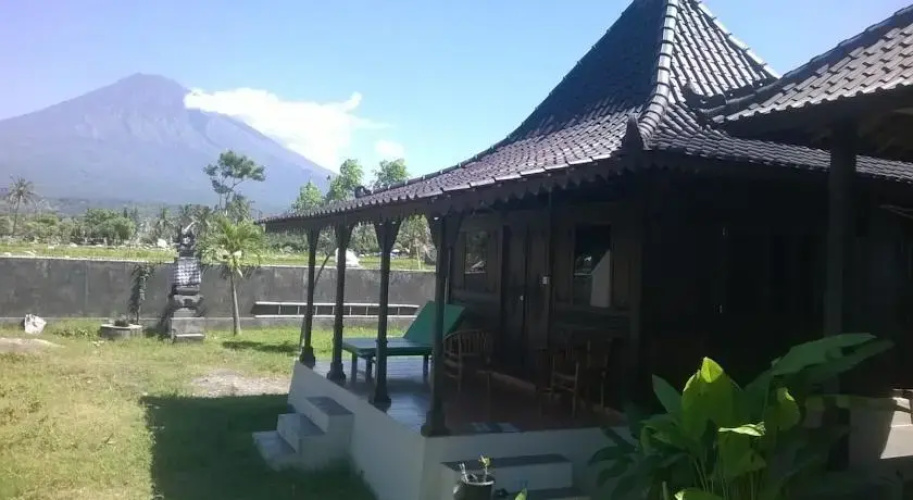 Dillons Bungalows and Restaurant