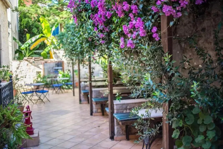 Ntouana Hotel