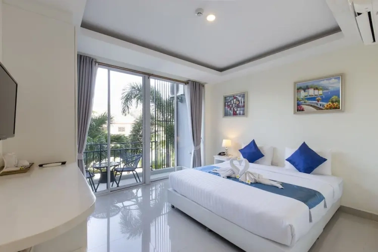 Deluxe Double room with balcony and with city view