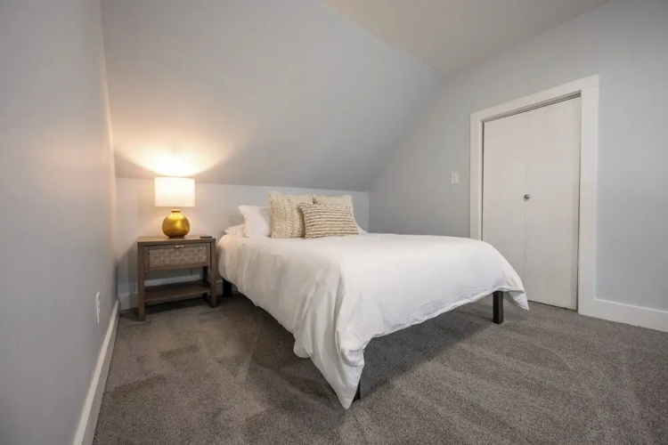 Spacious 5-Bedroom Blue Bungalow