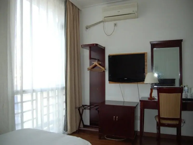 Shanghai Lakeside Holiday Inn