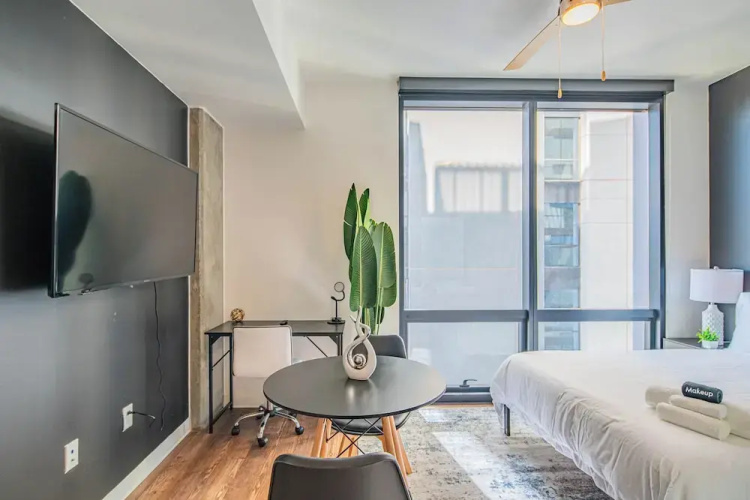 ROVE LIVING/KB - Joy on 4th