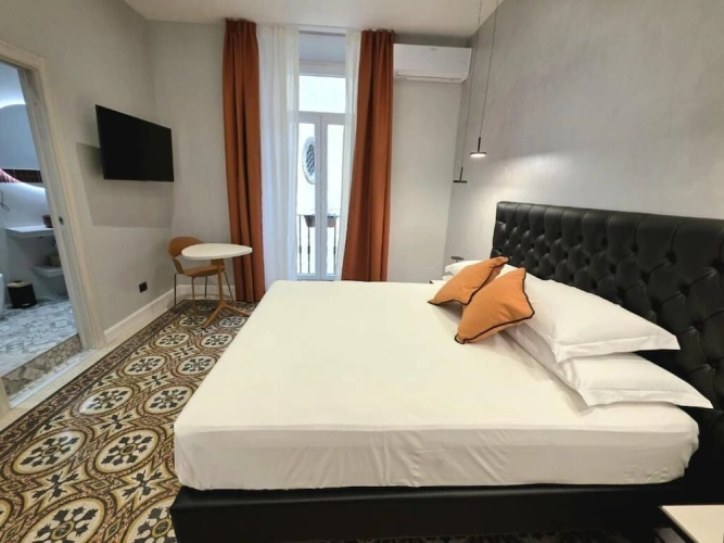 Deluxe Double room with balcony and with courtyard view