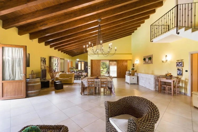 4 Bedrooms Villa