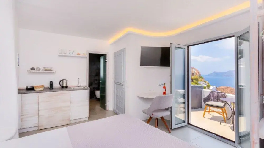 Oia Angle Cavehouse