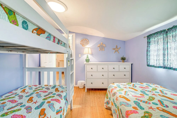 1 Mi to Surfside Beach: Coastal Cottage