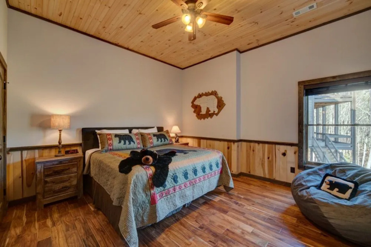 Bear Claw Cabin by Escape to Blue Ridge