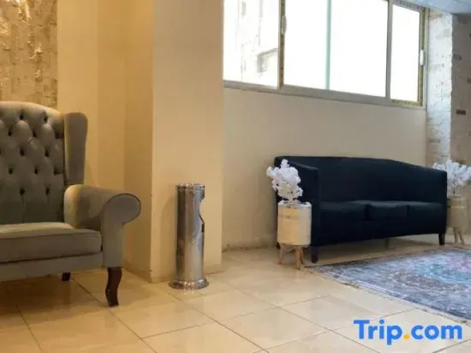 Verssailles Pyramids Hotel