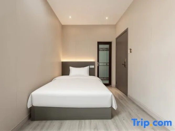 Standard Double room with city view