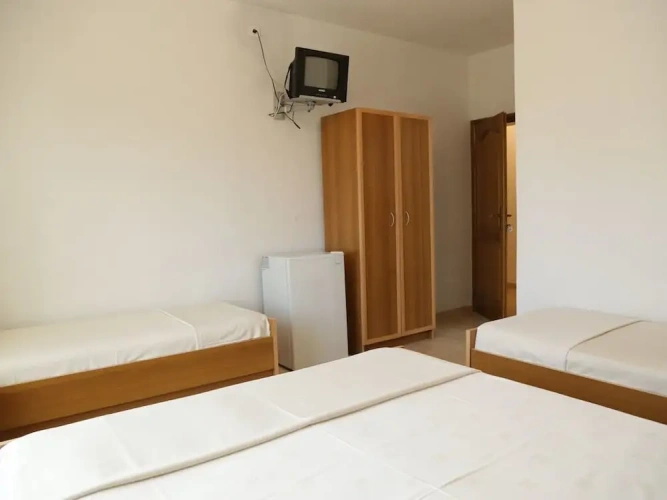 Classic Quadruple room with garden view